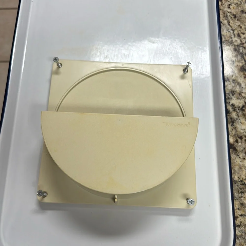 Tupperware 1990s 8”x8” Medium Almond Lid/Seal or Paper Plate Holder #1645-4 Wall